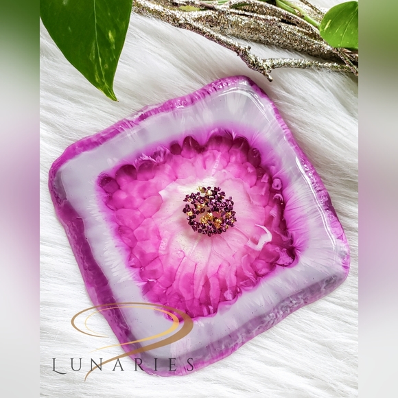 Resin Round Vanity Tray, Cosmetic, Jewelry, Candle, Handmade - Picture 8 of 13